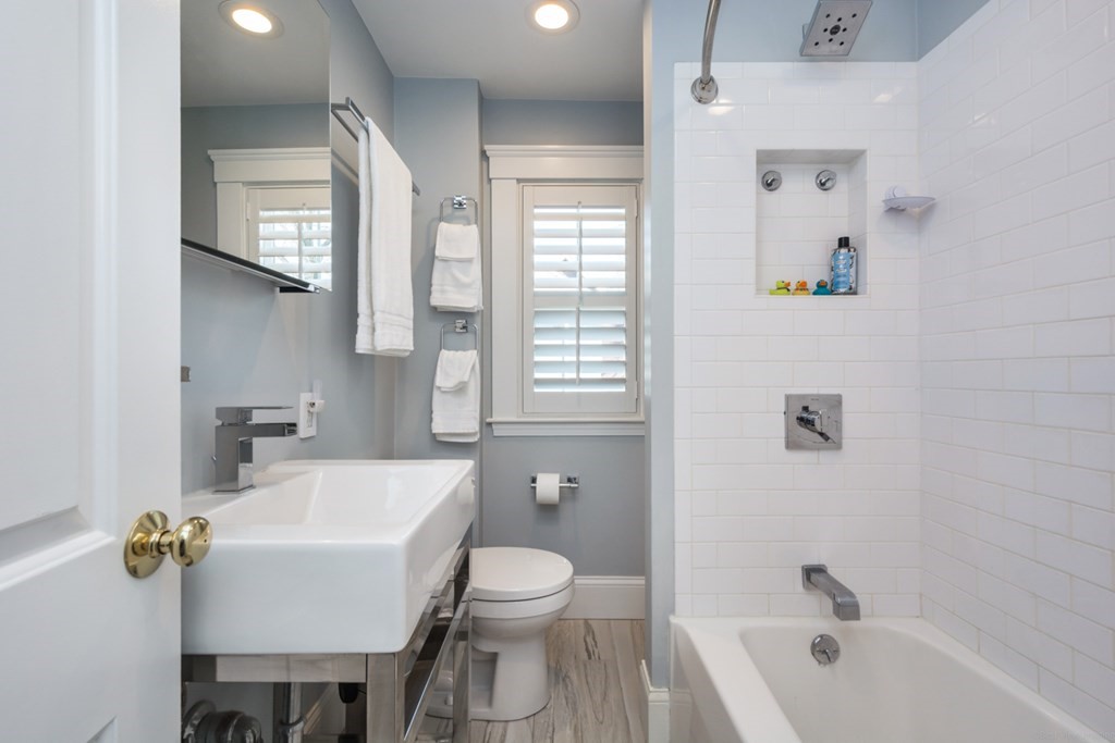 114 Warwick Road Melrose, MA 02176 - Photo 33 of 42 Gallery Image 33