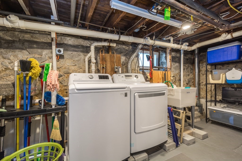 114 Warwick Road Melrose, MA 02176 - Photo 34 of 42 Gallery Image 34