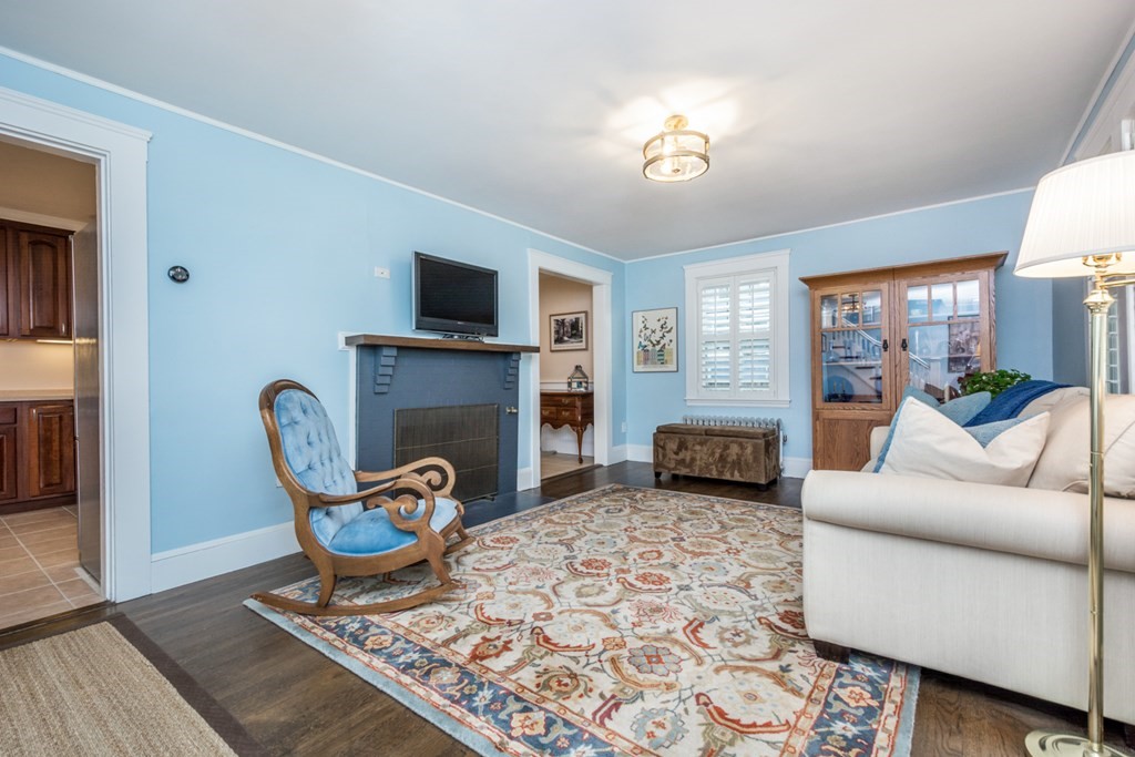 114 Warwick Road Melrose, MA 02176 - Photo 8 of 42 Gallery Image 8