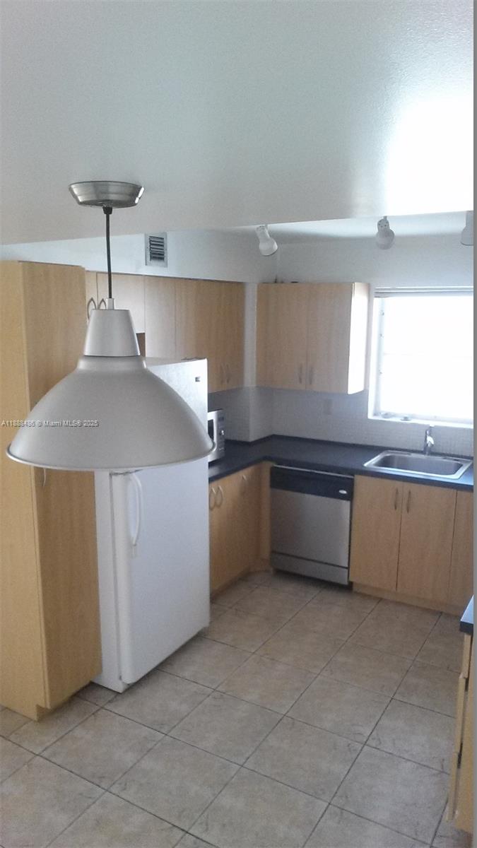 2750 Northeast 183rd Street, Unit 2305 Aventura, FL 33160 - Photo 9 of 31