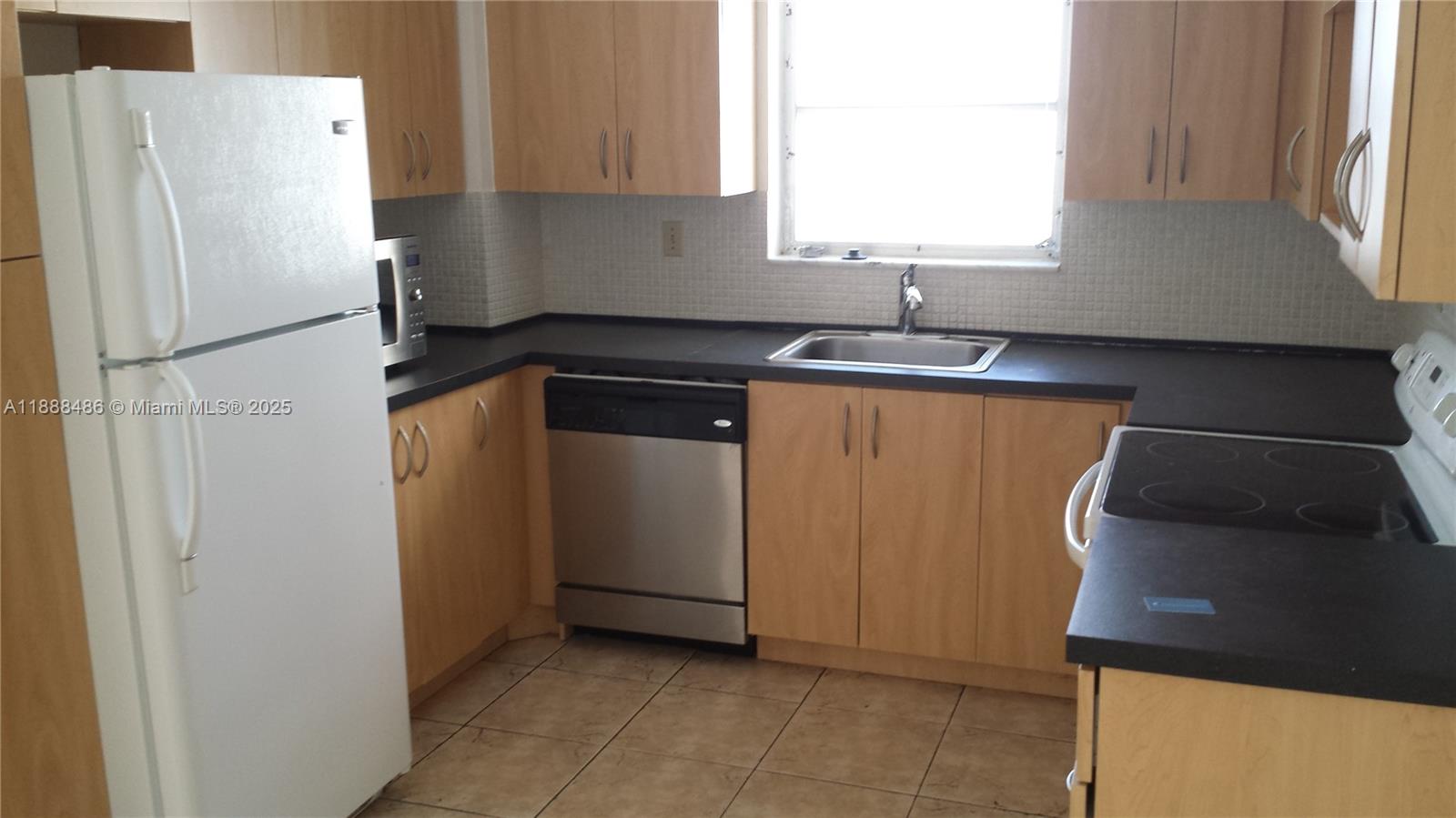 2750 Northeast 183rd Street, Unit 2305 Aventura, FL 33160 - Photo 10 of 31