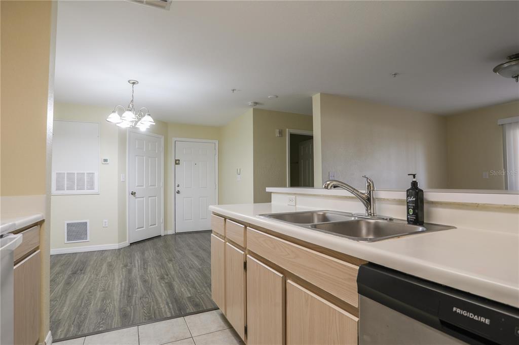 5451 Vineland Road, Unit 2111 Orlando, FL 32811 - Photo 6 of 13