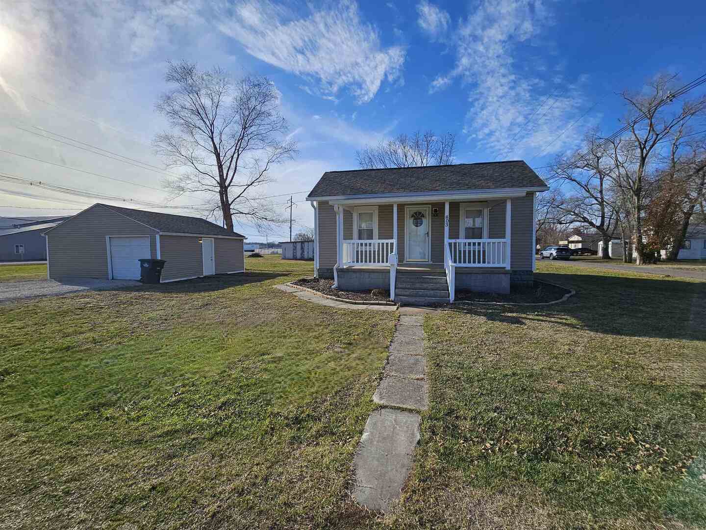 803 South Maple Street Salem, IL 62881 - Photo 2 of 38