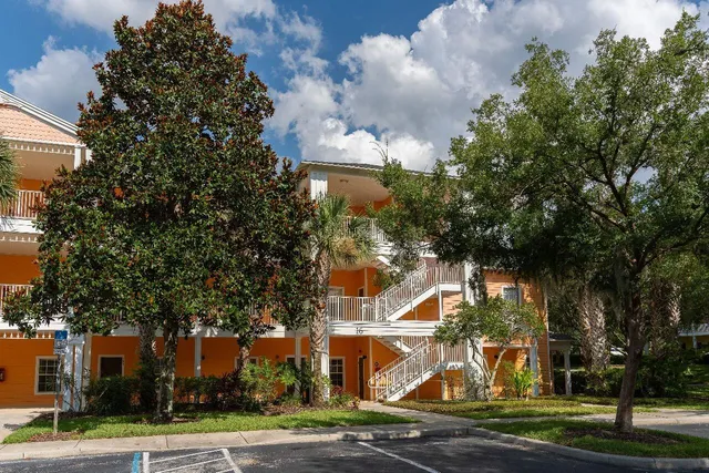 a view of a fountain in front of a house
