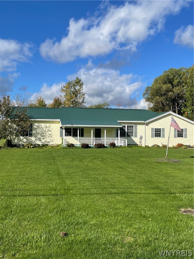 6834 Minnick Road Lockport Town, NY 14094 - Photo 1 of 1 Front exterior