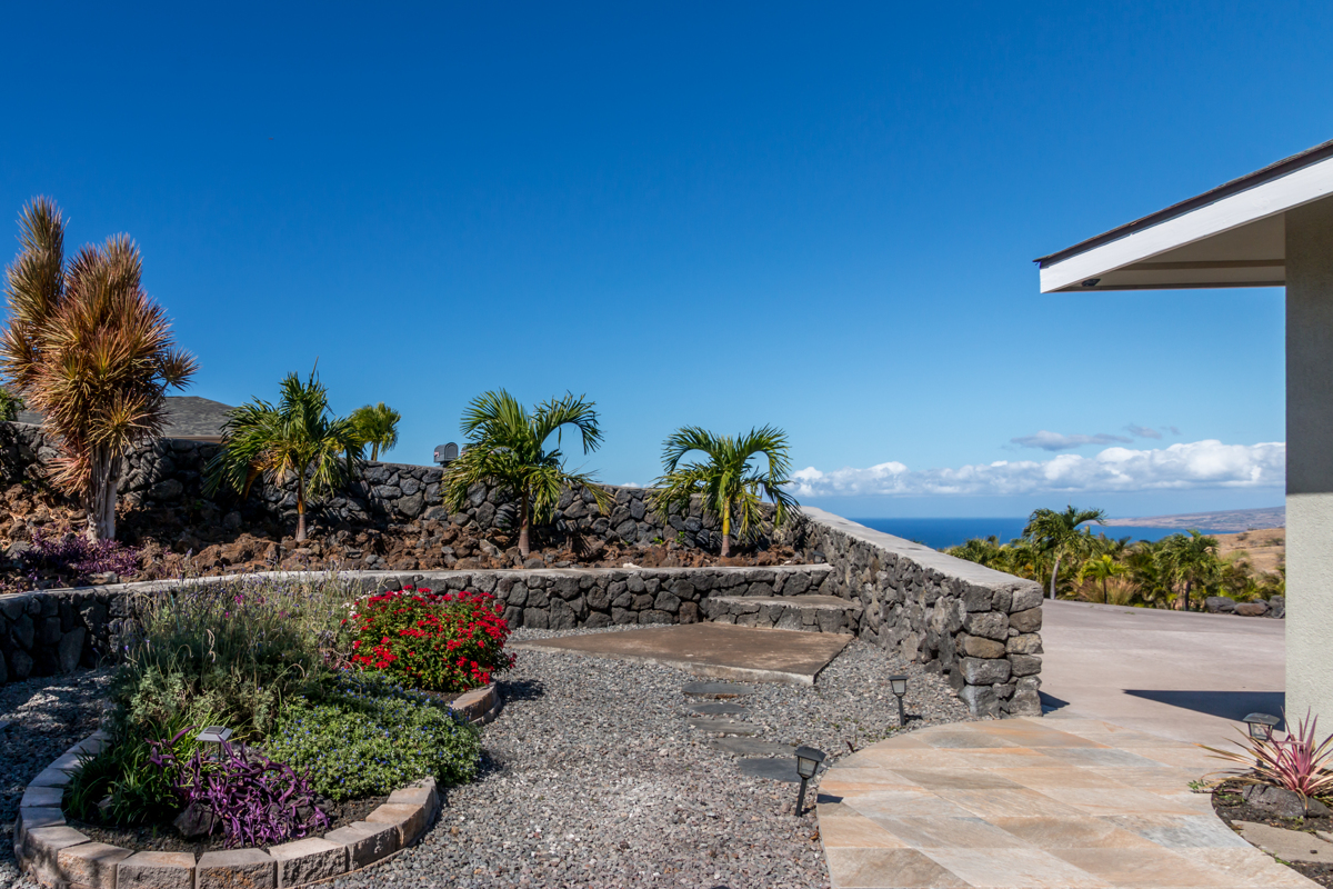 68-1736 Ka'apuni Street Waikoloa, HI 96738 - Photo 28 of 30 a view of a backyard
