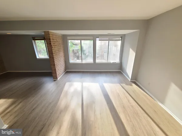 $2,025 | 19439 Brassie Place, Unit 301, Gaithersburg, MD 20886