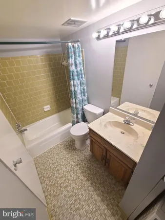 $2,025 | 19439 Brassie Place, Unit 301, Gaithersburg, MD 20886