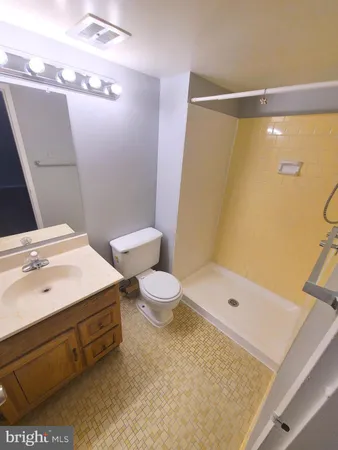 $2,025 | 19439 Brassie Place, Unit 301, Gaithersburg, MD 20886