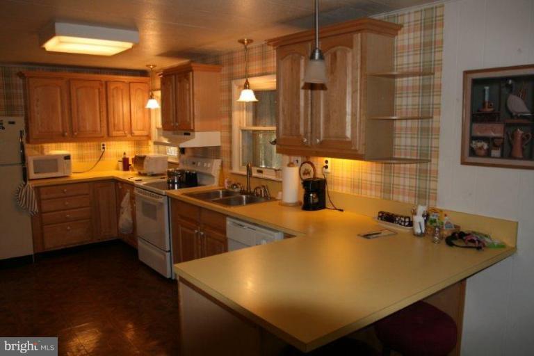 9525 North Laurel Road Laurel, MD 20723 - Photo 5 of 6 Kitchen