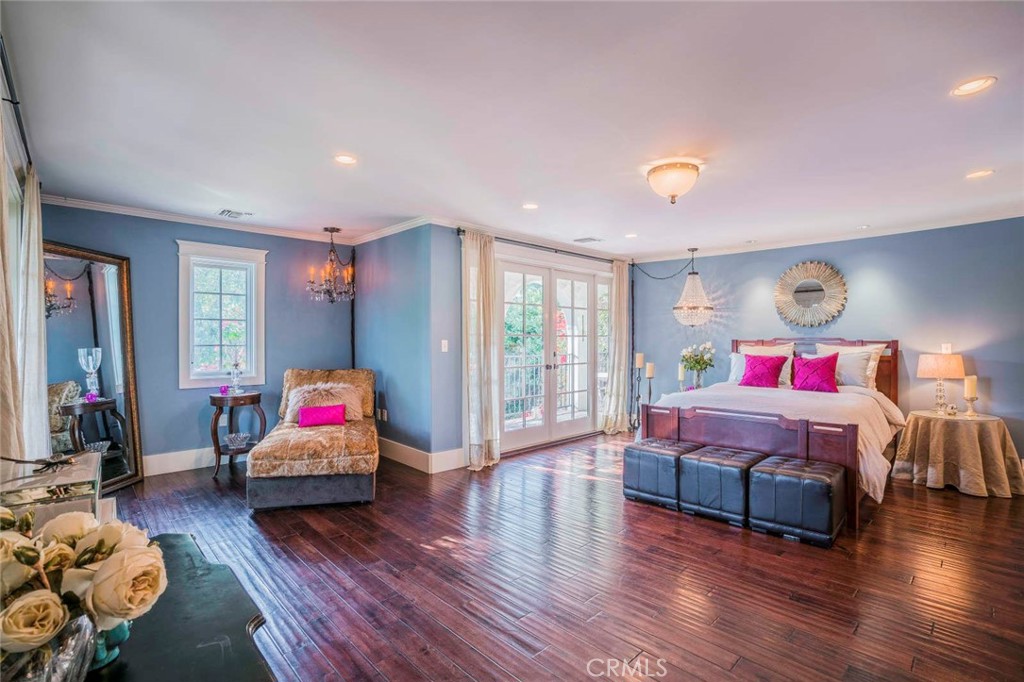 2515 Boulder Road Altadena, CA 91001 - Photo 28 of 51 a living room with furniture and wooden floor