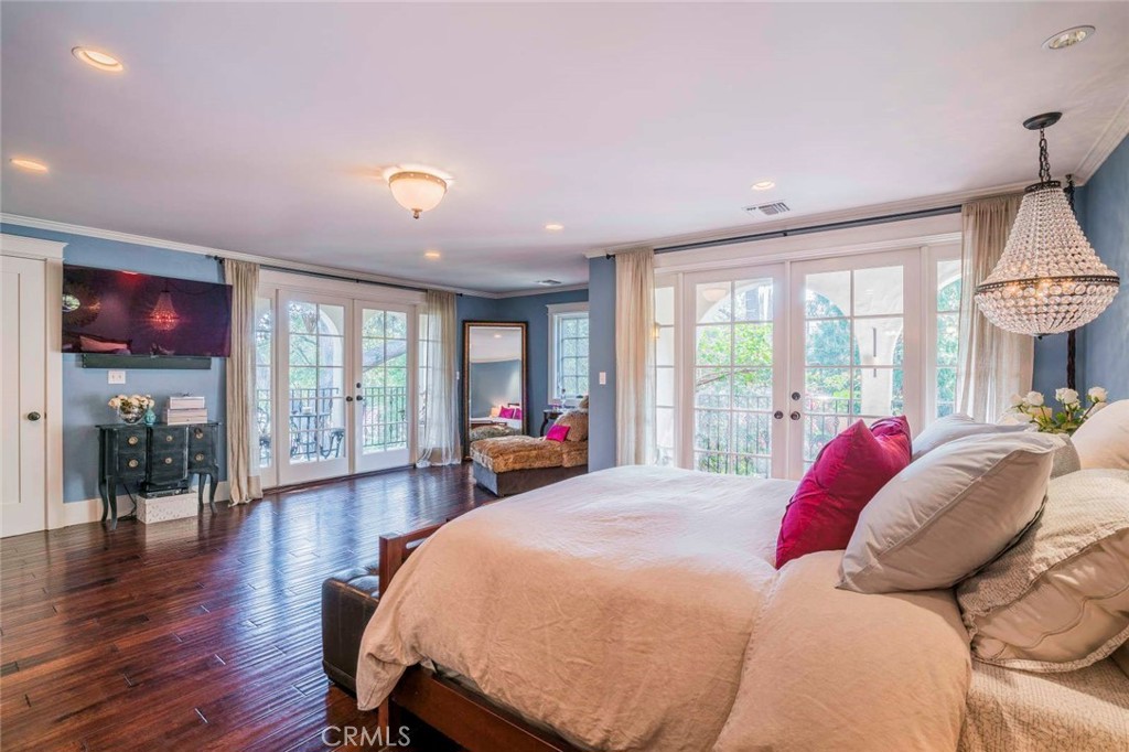 2515 Boulder Road Altadena, CA 91001 - Photo 29 of 51 a bedroom with a large bed and a large window