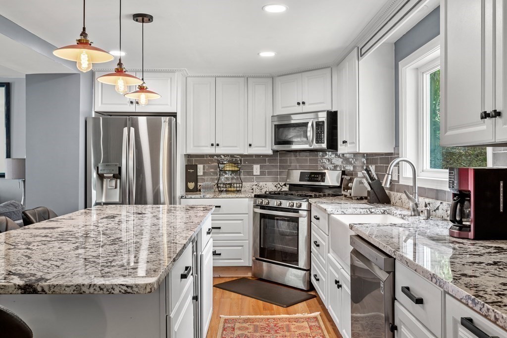 30 South Martin Road Amesbury, MA 01913 - Photo 2 of 33