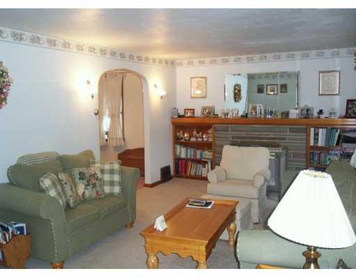 131 Lindsay Road Carnegie, PA 15106 - Photo 3 of 8 Living Room.