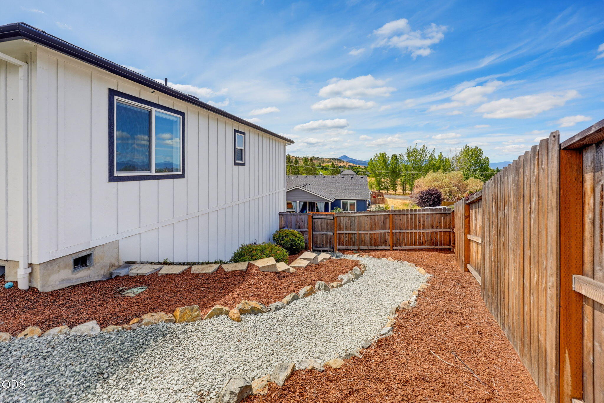 1031 Ruby Meadows Drive Eagle Point, OR 97524 - Photo 38 of 44