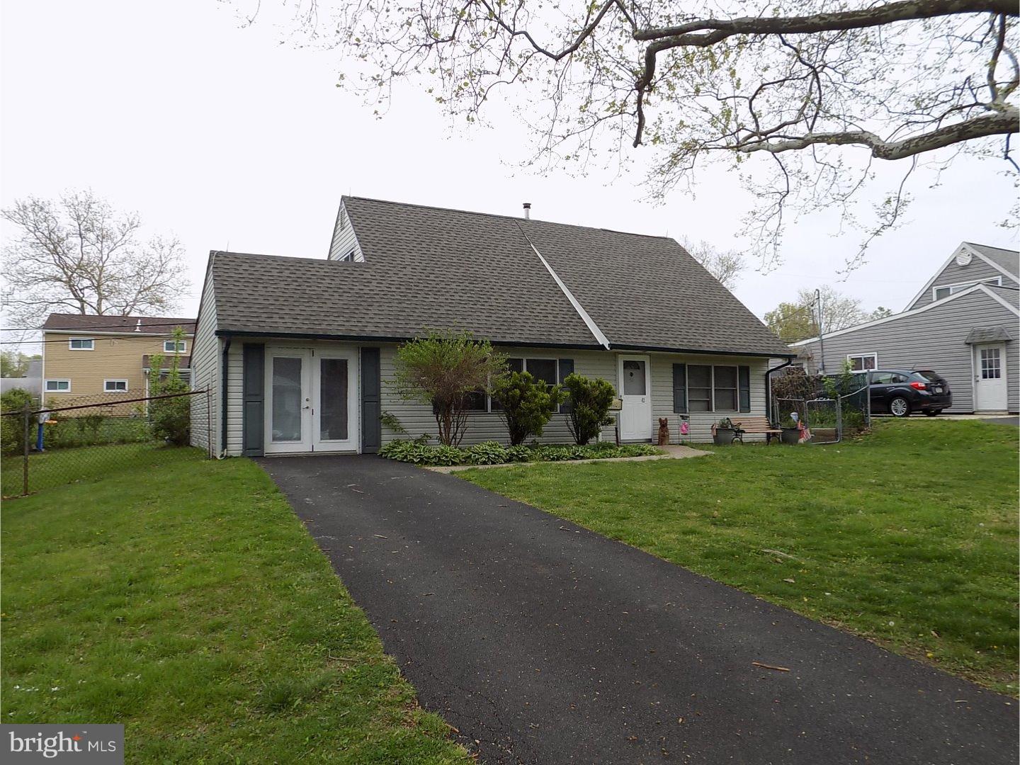 42 Queens Bridge Road Levittown, PA 19057 - Photo 2 of 22 Driveway