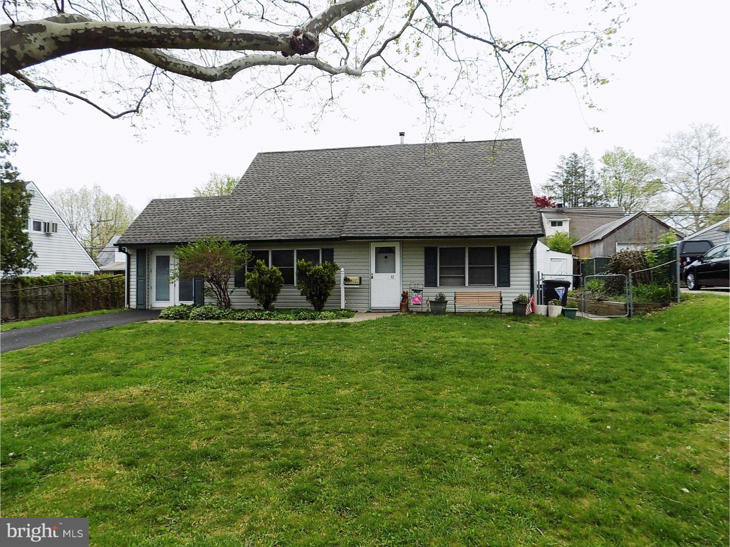 42 Queens Bridge Road Levittown, PA 19057 - Photo 3 of 22 Gallery Image 3