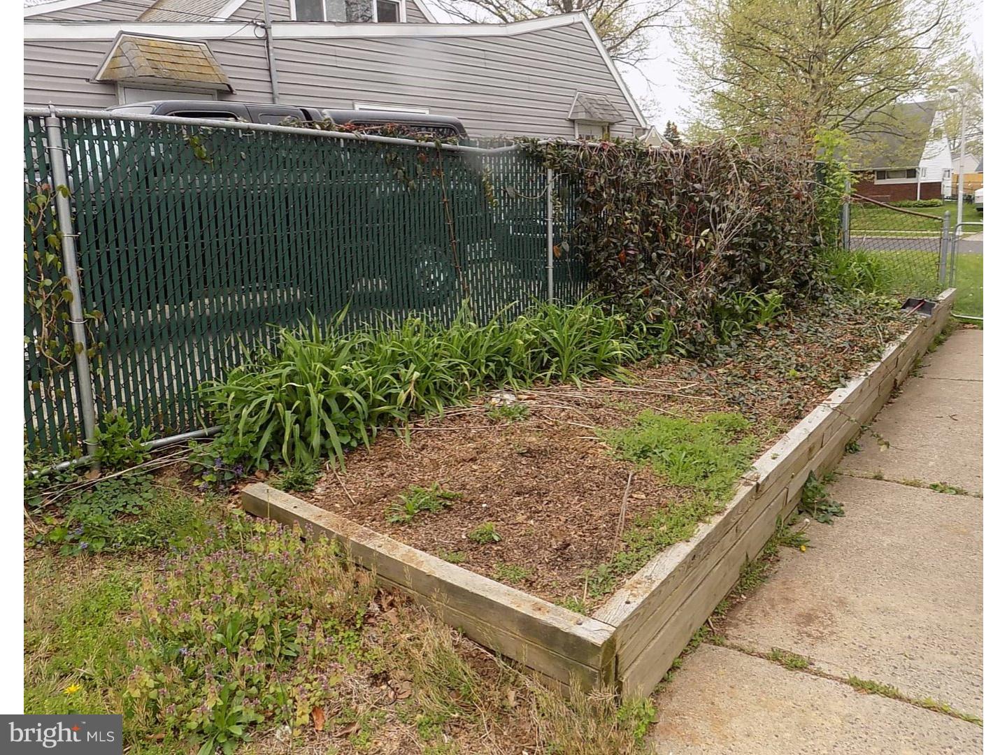 42 Queens Bridge Road Levittown, PA 19057 - Photo 21 of 22 Garden