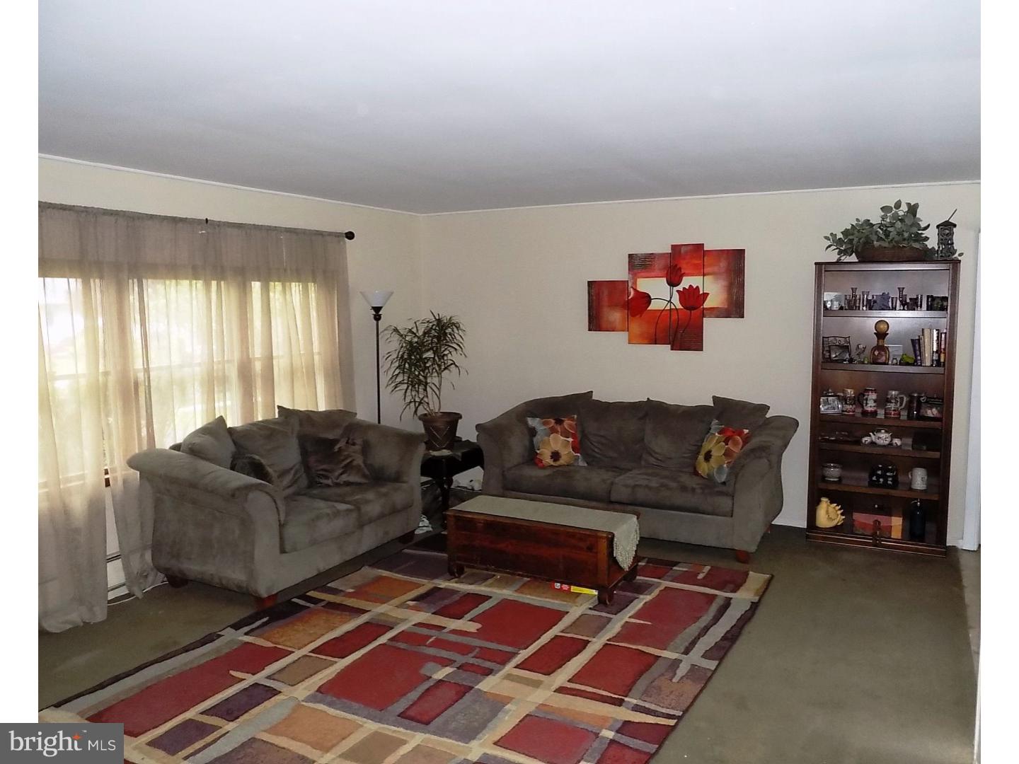 42 Queens Bridge Road Levittown, PA 19057 - Photo 5 of 22 Living Room