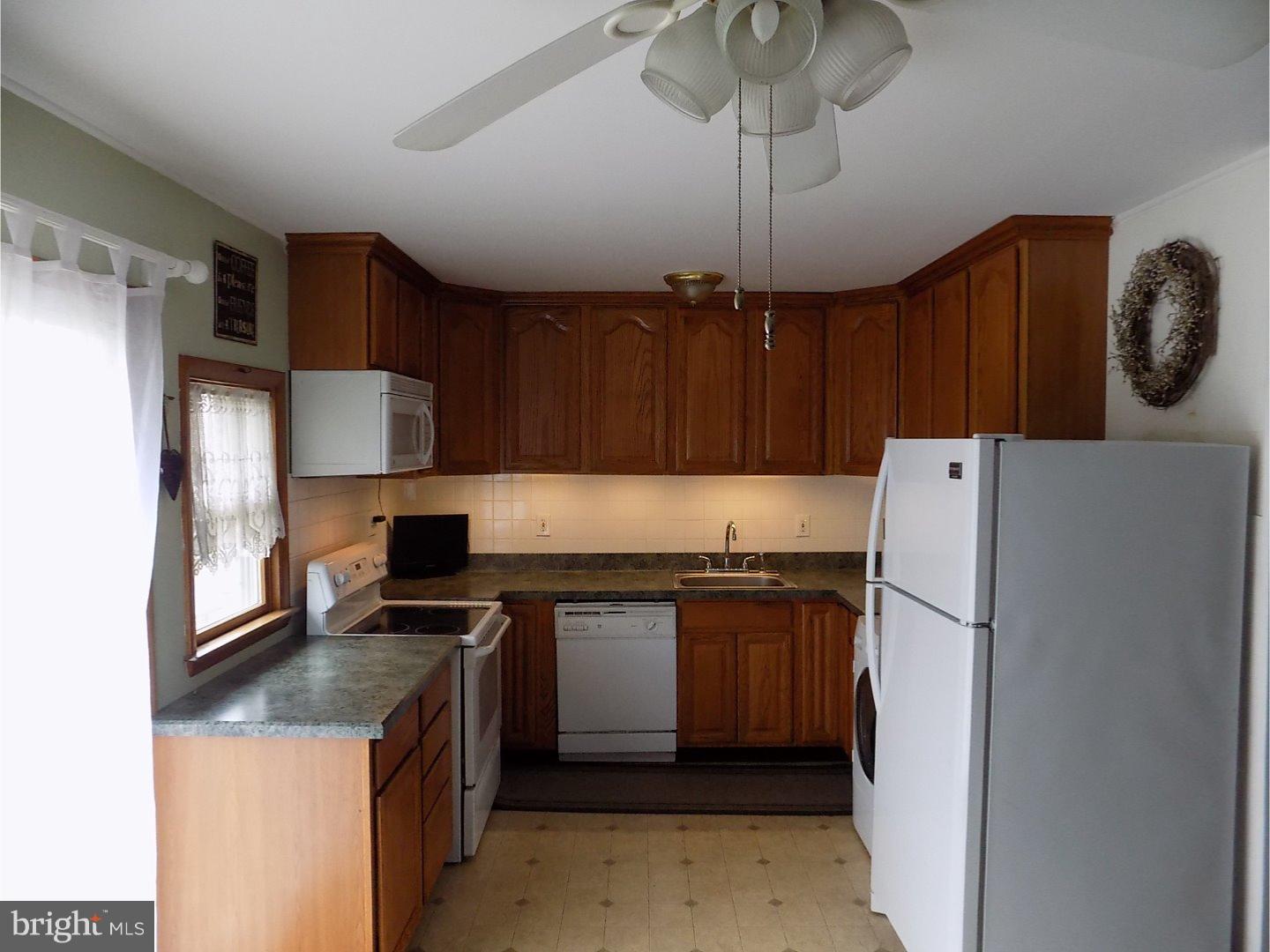 42 Queens Bridge Road Levittown, PA 19057 - Photo 10 of 22 Kitchen