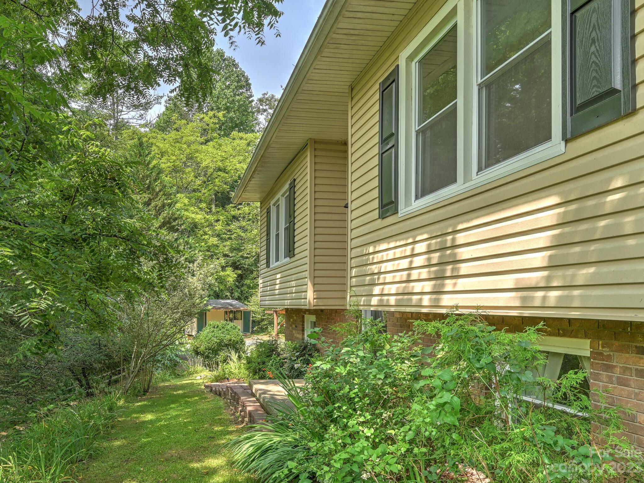 272 Sharp Hollow Road Marshall, NC 28753 - Photo 4 of 46 Gallery Image 4