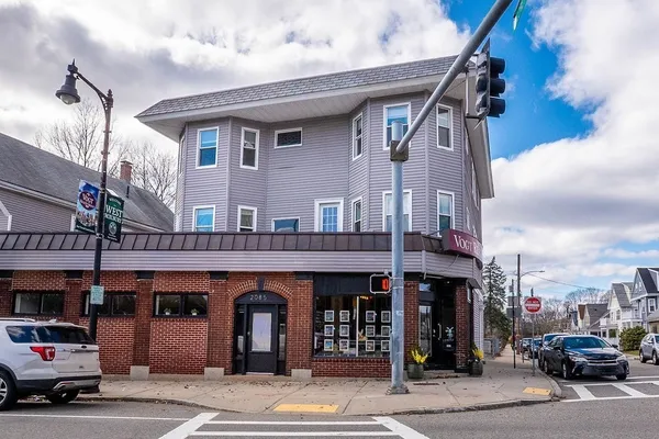 $3,000 | 2085 Centre Street, Unit 3, Boston, MA 02132