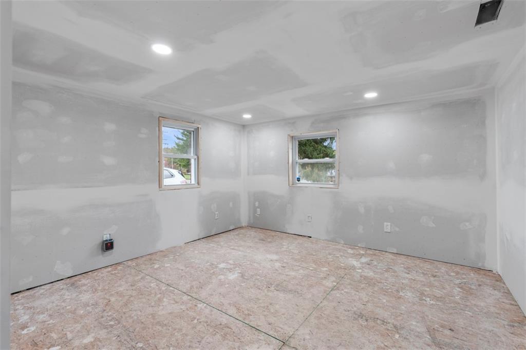 3855 Tuscarawas Road Beaver, PA 15009 - Photo 19 of 45 an empty room with windows and closet