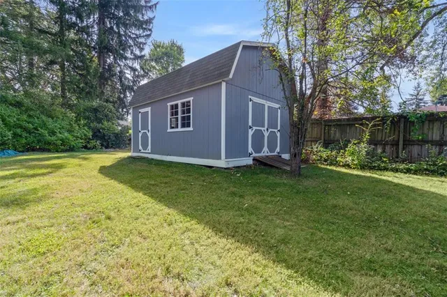 a view of a house with backyard and garden