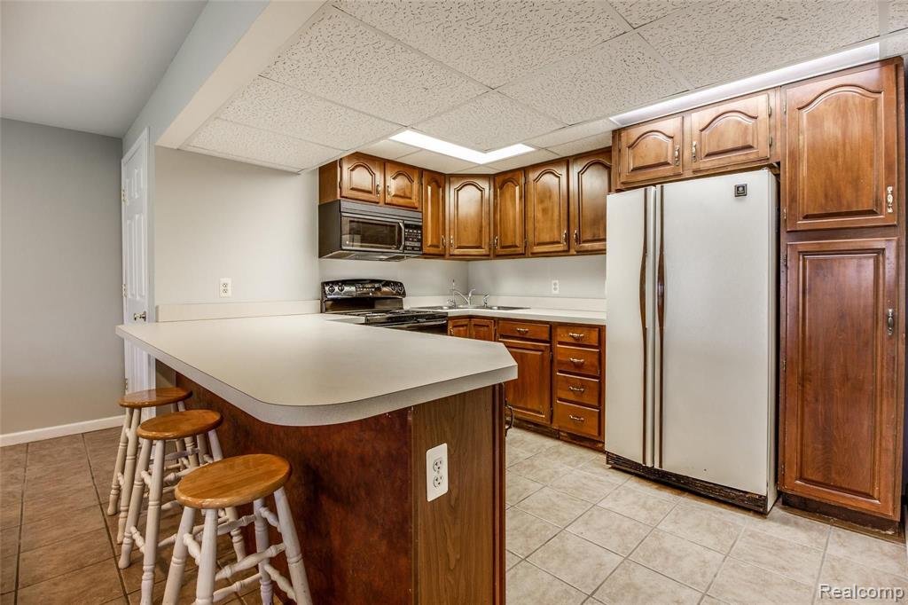 11031 Fenton Road Fenton, MI 48430 - Photo 25 of 37