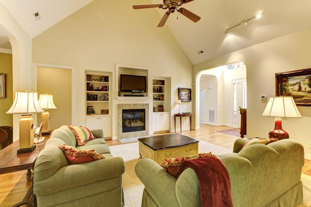 5037 Oak Park Road Raleigh, NC 27612 - Photo 6 of 25 Family Room