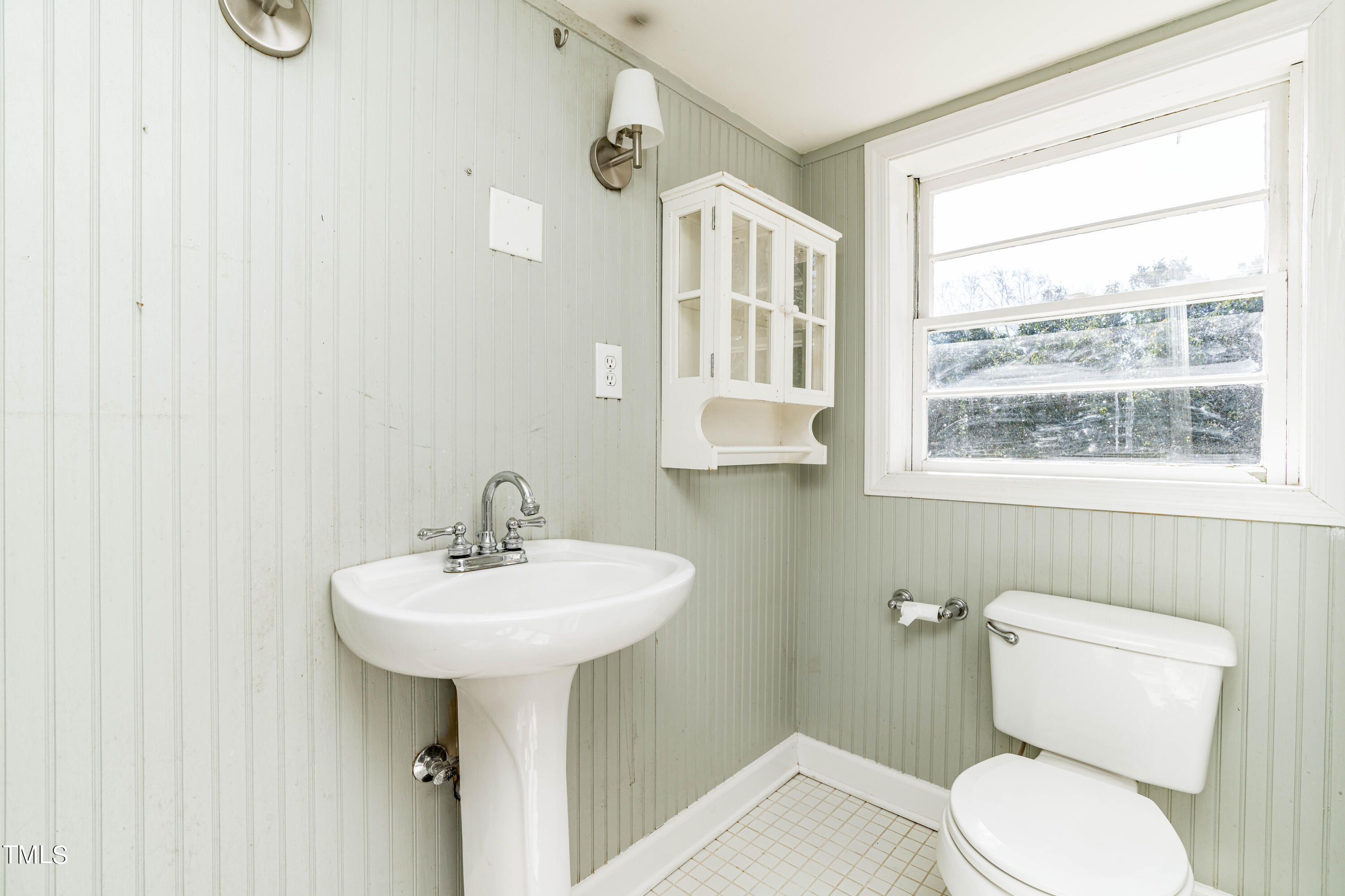 903 Lake Boone Trail Raleigh, NC 27607 - Photo 18 of 25 a bathroom with a toilet sink and mirror