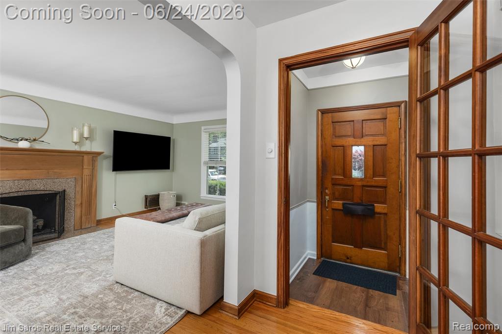 461 Allard Road Grosse Pointe, MI 48236 - Photo 3 of 38