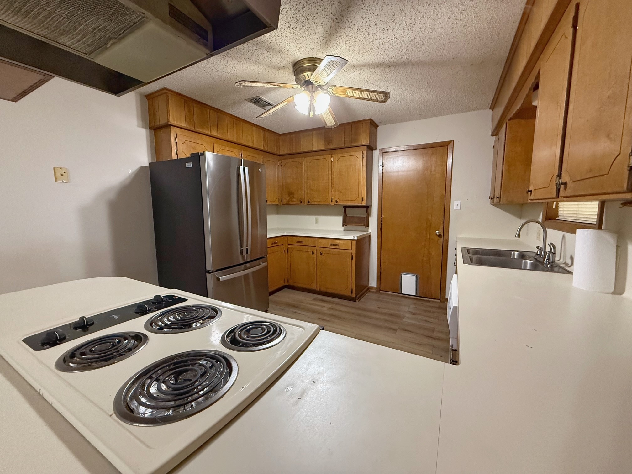 129 Stewart Street Centerville, TX 75833 - Photo 10 of 21 a kitchen with a stove a refrigerator and a sink
