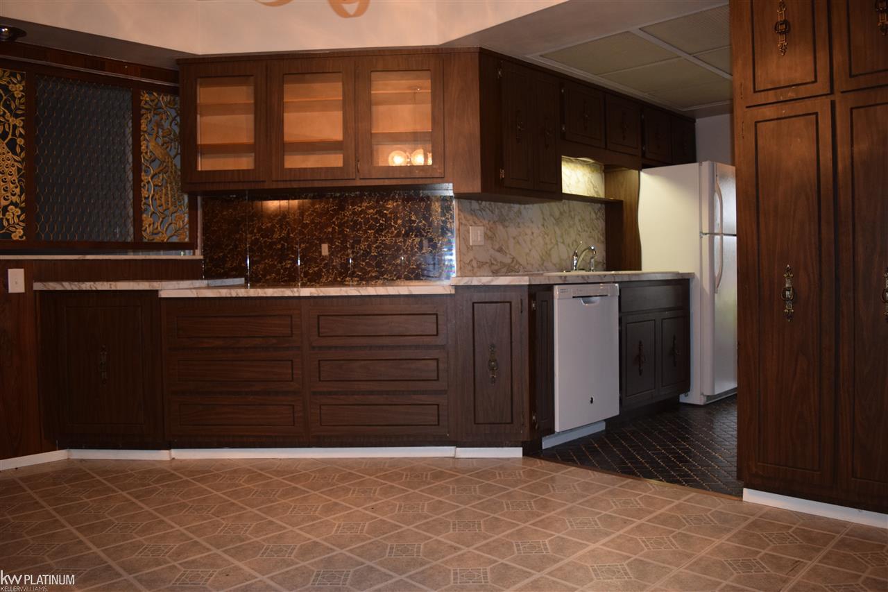 30843 Ridgefield Avenue Warren, MI 48088 - Photo 5 of 19 31313460-4.JPG