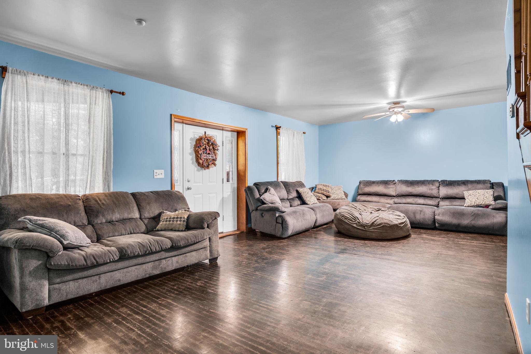 16 Hill Road Carlisle, PA 17015 - Photo 8 of 36 a living room with furniture
