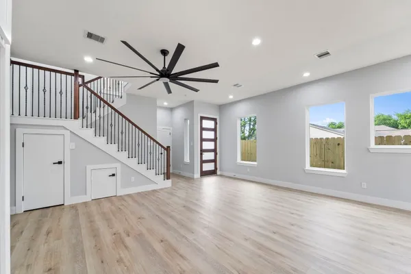 $2,300 | 6631 Foster Street, Houston, TX 77021