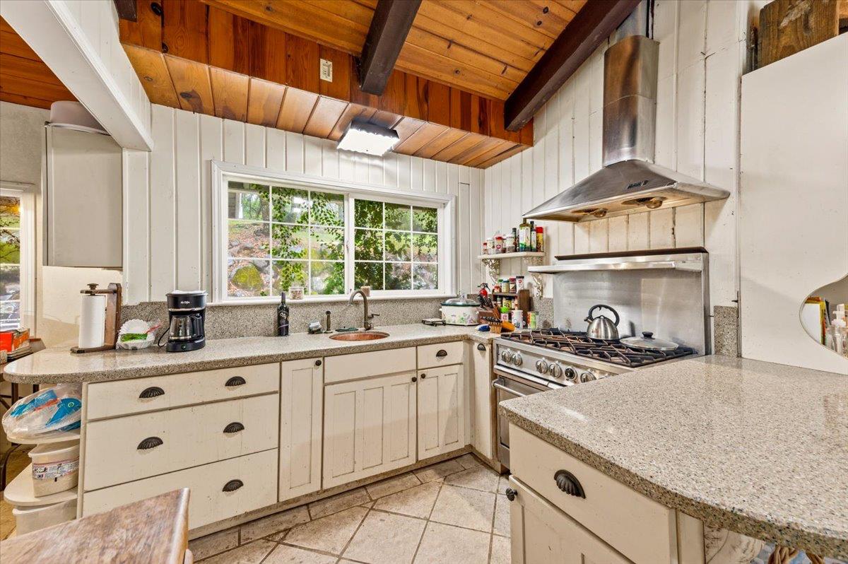 10677 Lazy Valley Road Penn Valley, CA 95946 - Photo 16 of 65