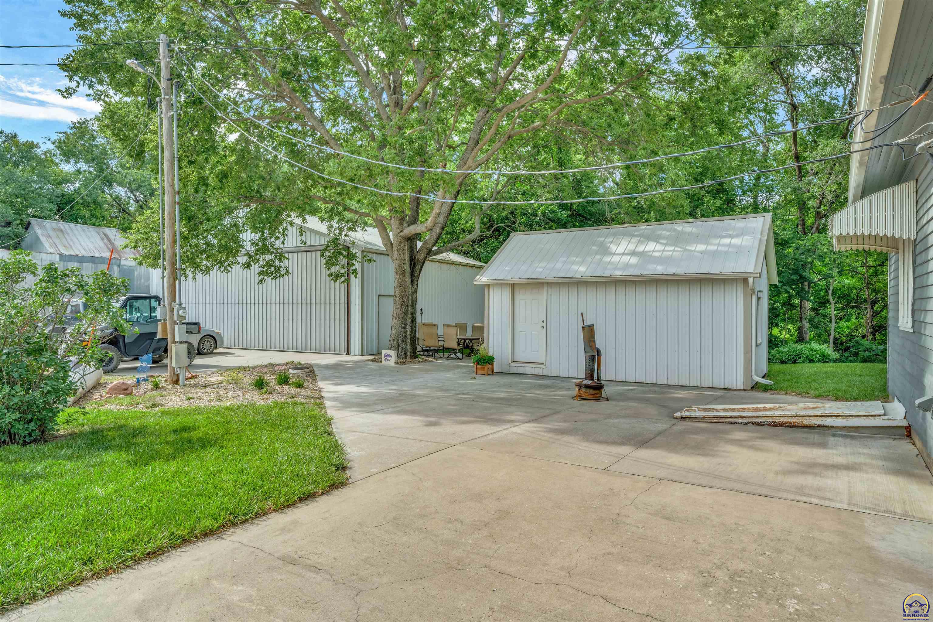 6521 Northwest Hall Road Rossville, KS 66533 - Photo 10 of 33