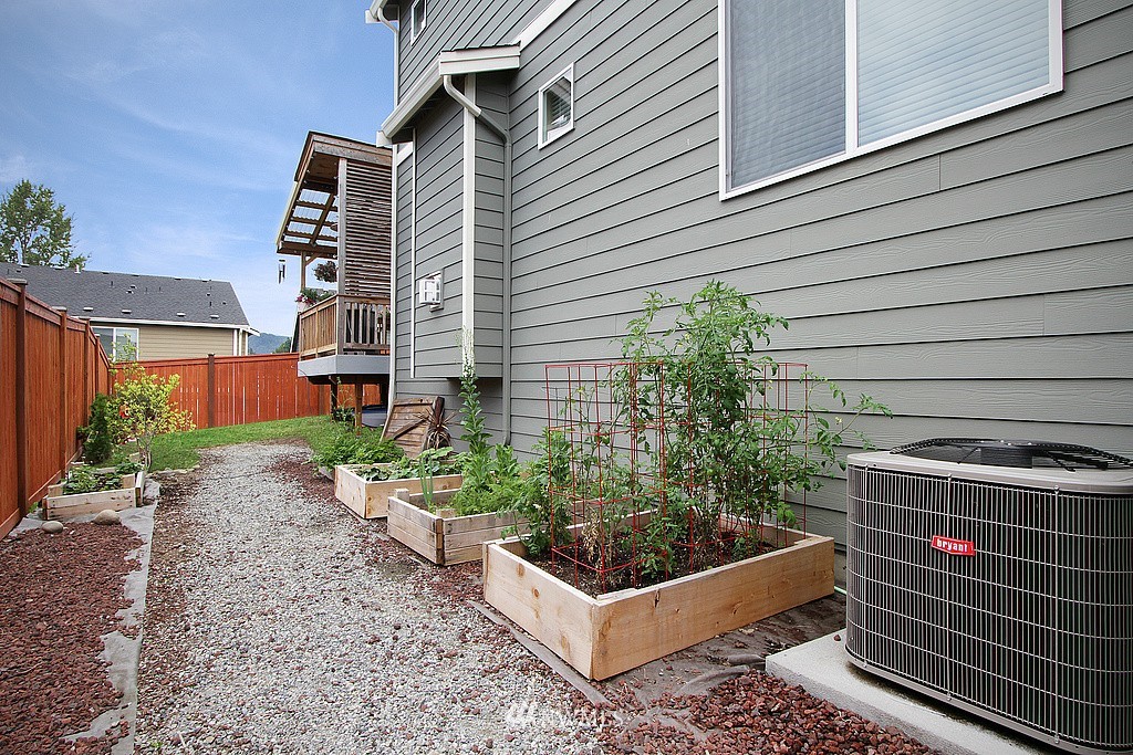 5606 Northeast 8th Place Renton, WA 98059 - Photo 23 of 25