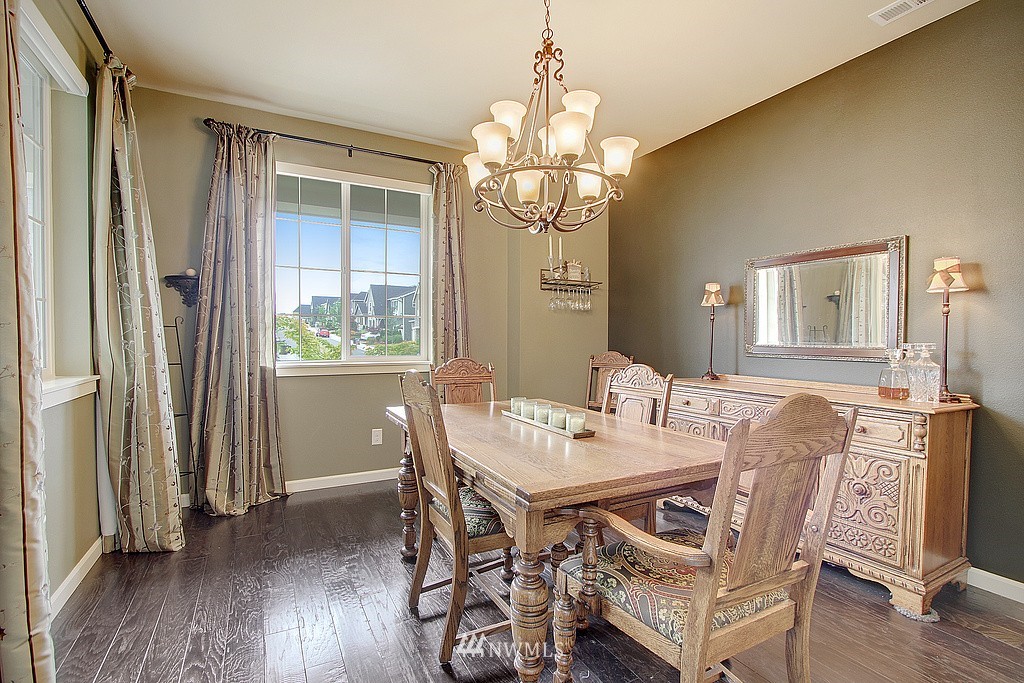 5606 Northeast 8th Place Renton, WA 98059 - Photo 5 of 25