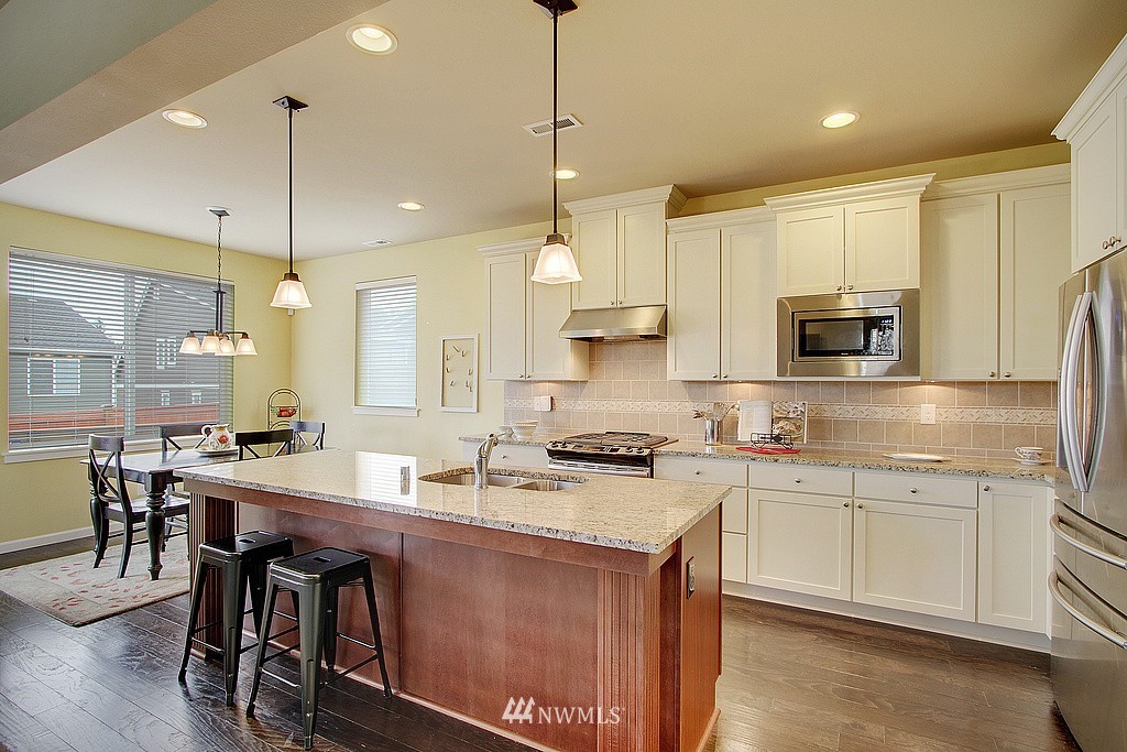 5606 Northeast 8th Place Renton, WA 98059 - Photo 8 of 25