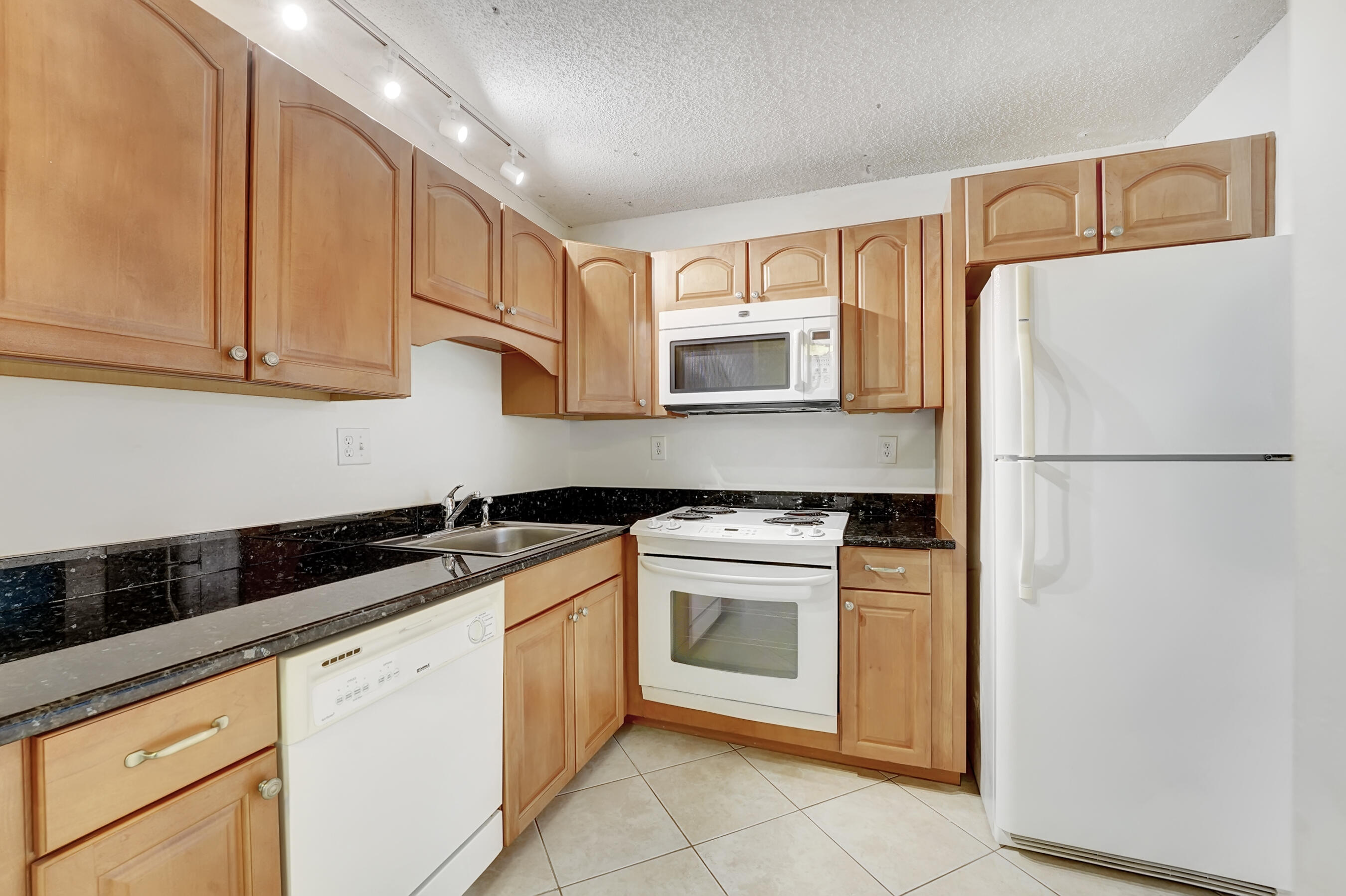 9440 Southwest 8th Street, Unit 319 Boca Raton, FL 33428 - Photo 8 of 29 DSC09631