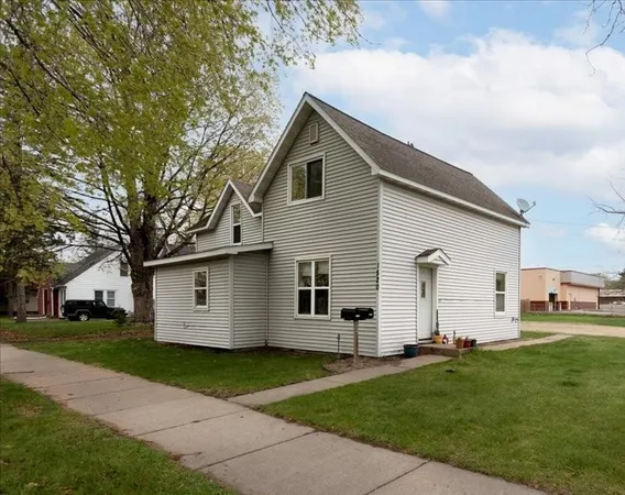 $199,900 | 1520 8th Street East, Menomonie, WI 54751