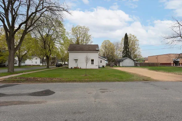 $199,900 | 1520 8th Street East, Menomonie, WI 54751