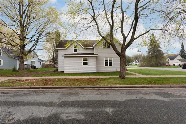 $199,900 | 1520 8th Street East, Menomonie, WI 54751