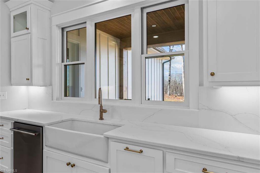 765 Golf Course Road Pilot Mountain, NC 27041 - Photo 11 of 50