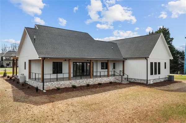 $899,000 | 765 Golf Course Road, Pilot Mountain, NC 27041