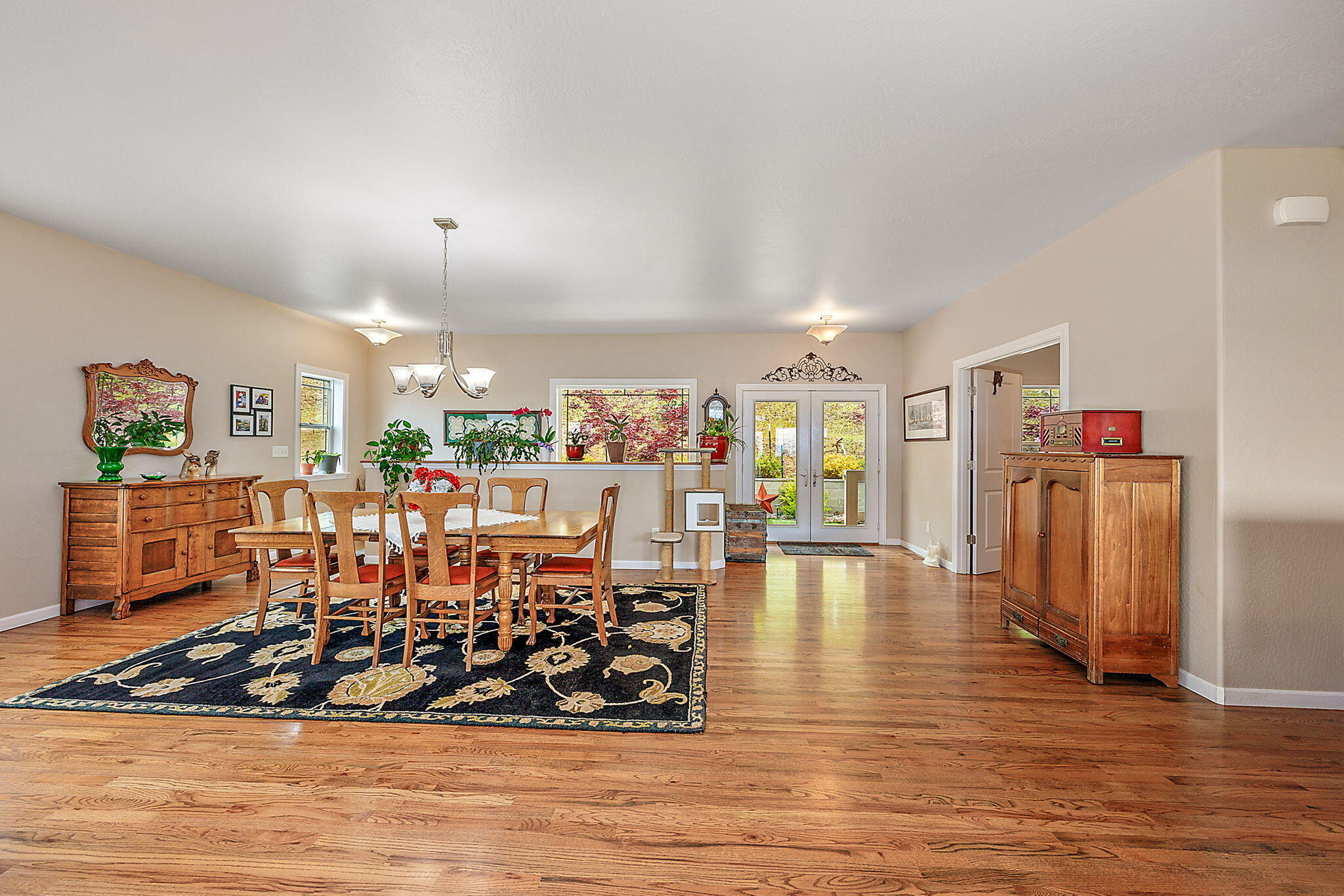 1011 Wren Ridge Drive Eagle Point, OR 97524 - Photo 52 of 89 Formal Dining Room