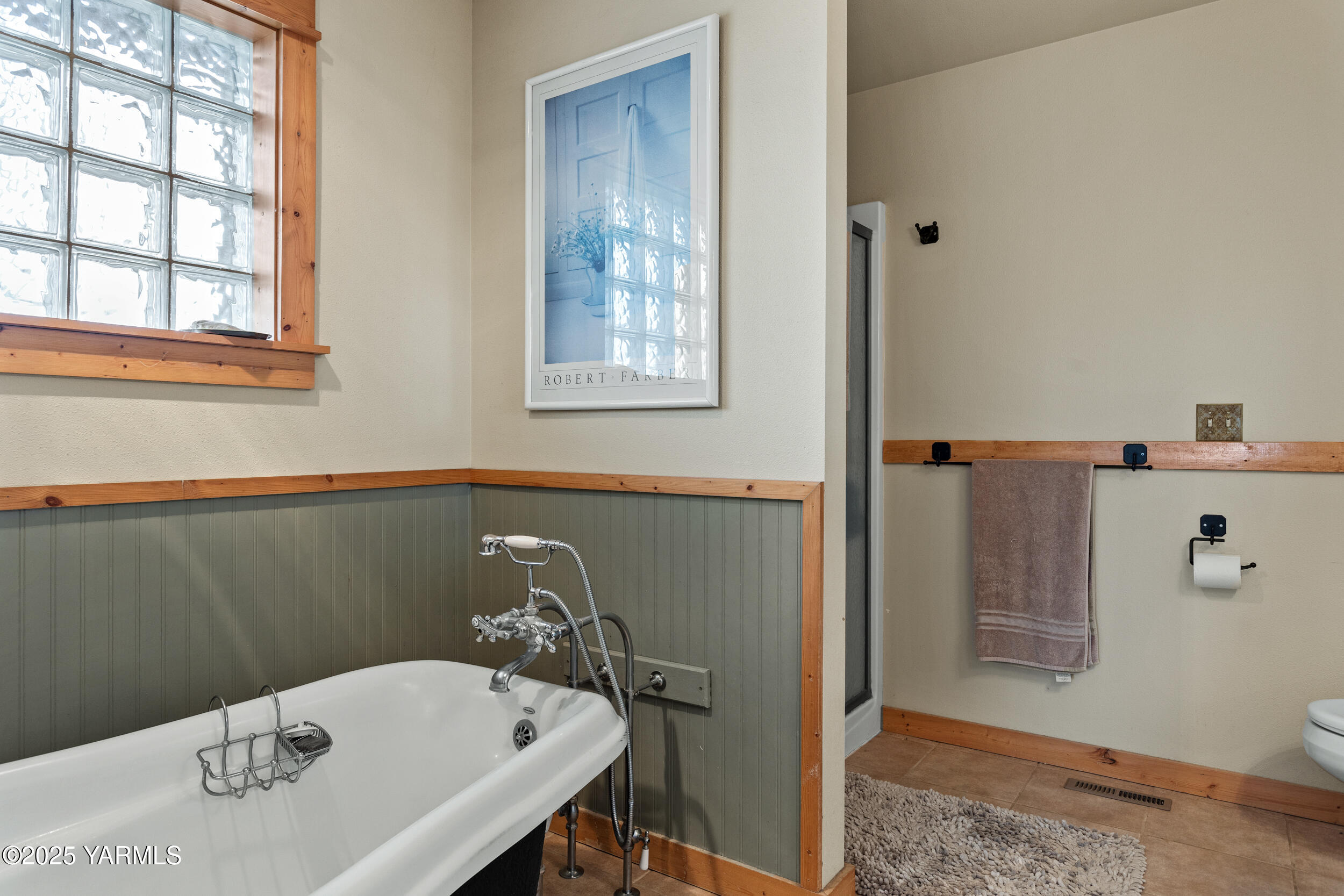 12004 Branch Road Harrah, WA 98933 - Photo 20 of 71 a bathroom with a sink and a window