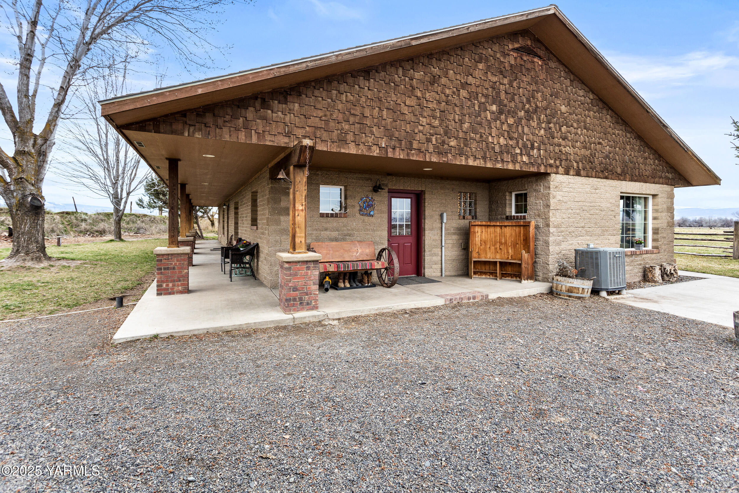 12004 Branch Road Harrah, WA 98933 - Photo 45 of 71 a view of a house with backyard porch and sitting area